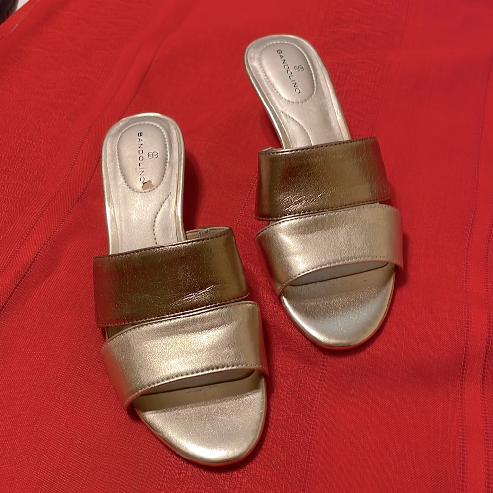Bandolino cute Gold slip on sandals with dainty heels. (Mlb)